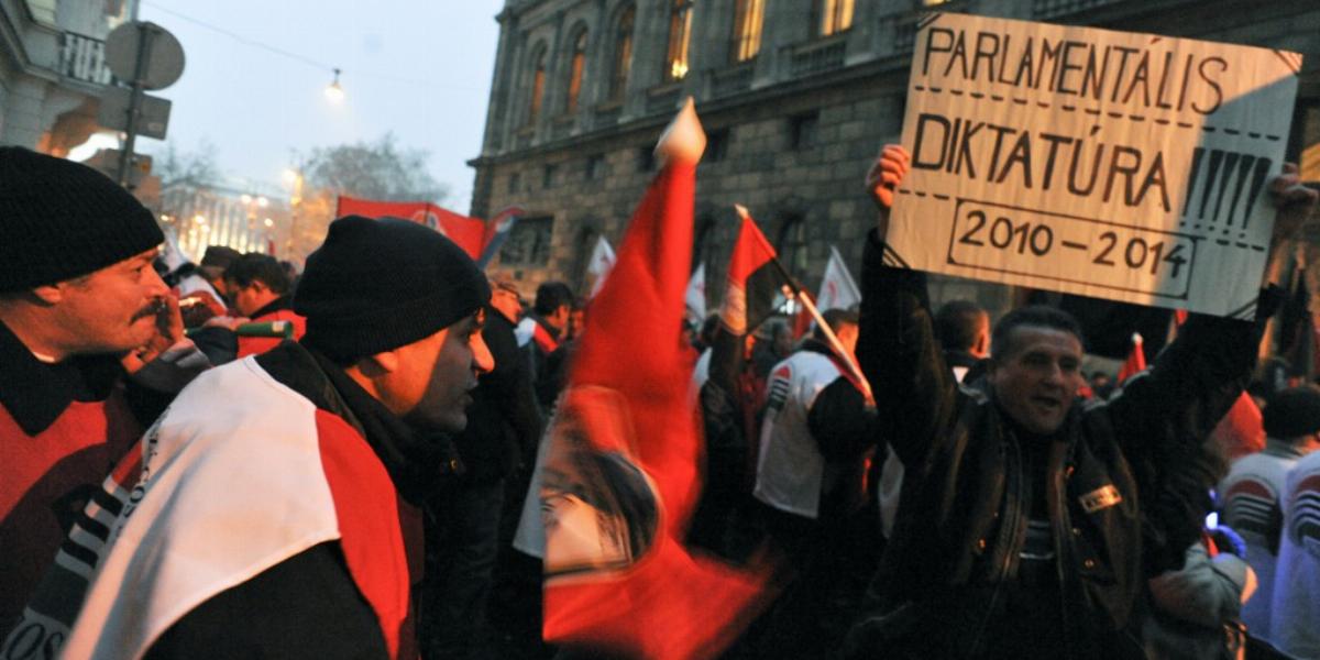 A szaktárca épületénél demonstráltak tegnap a bányászok – egy éve is felvonultak már követeléseikkel, de azóta sem történt semmi