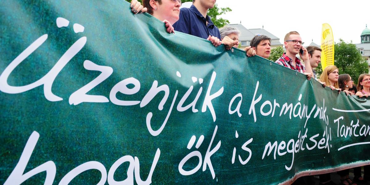 A mozgalom júniusi demonstrációján még Pukli Istvánnal  - Népszava fotó