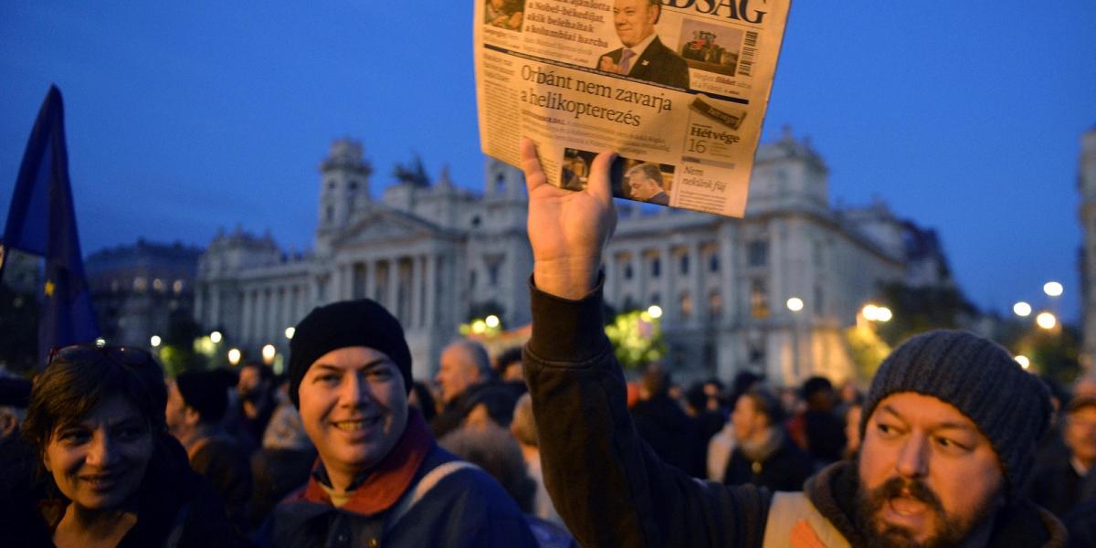 Tüntetés a Népszabadságért a Parlament előtt FOTÓ: SZALMÁS PÉTER