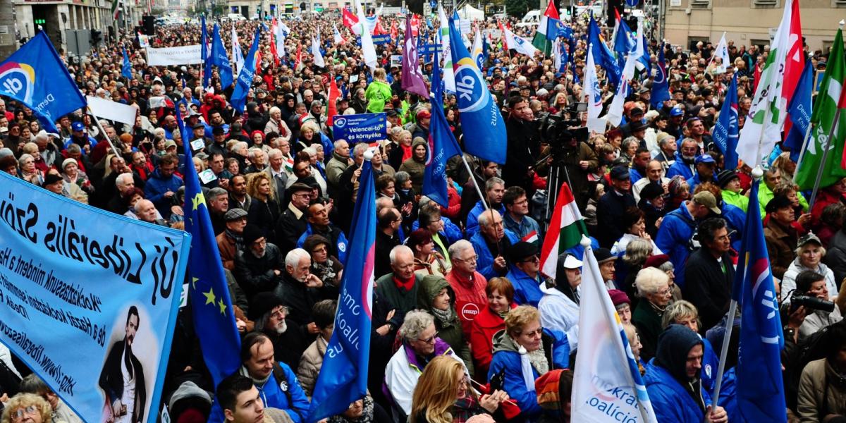 Közös civil-ellenzéki tiltakozás október 23-án, a Blaha Lujza téren FOTÓ: MOLNÁR ÁDÁM