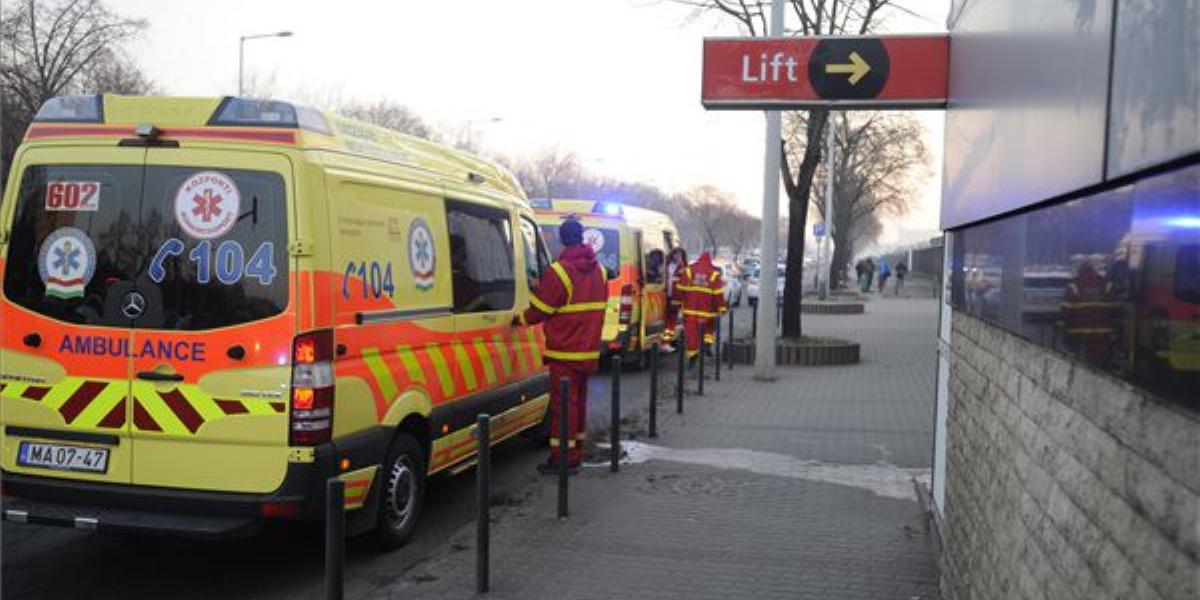 Mentők a metróbalesetnél MTI Fotó: Mihádák Zoltán