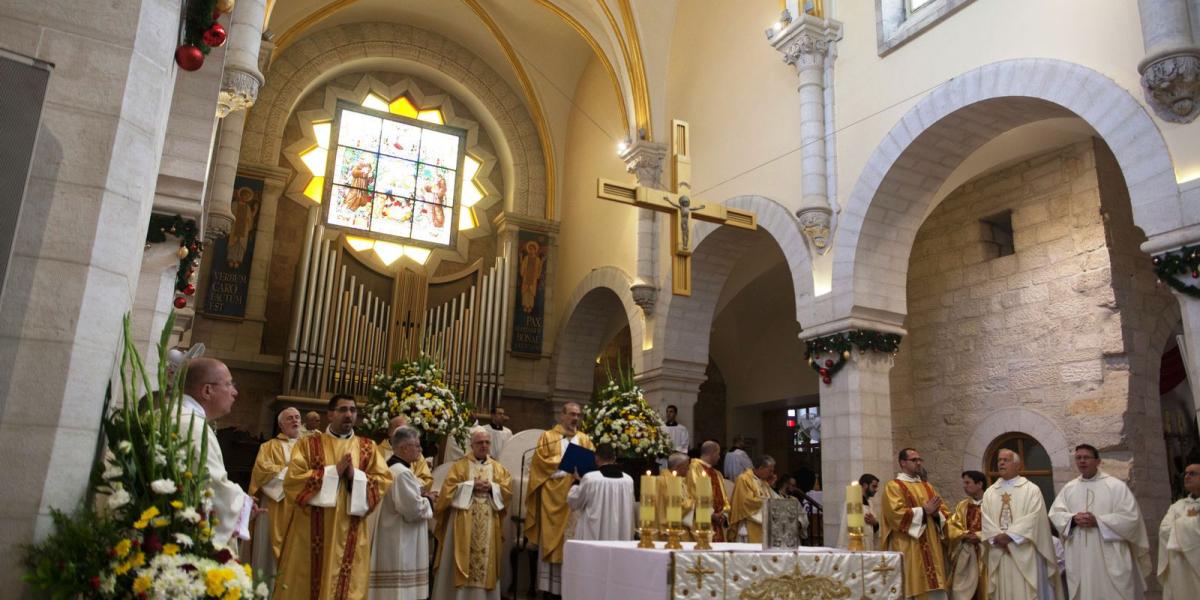 Éjféli mise a Születés Templomában Betlehemben FOTÓ: EUROPRESS/GETTY IMAGES/LIOR MIZRAHI