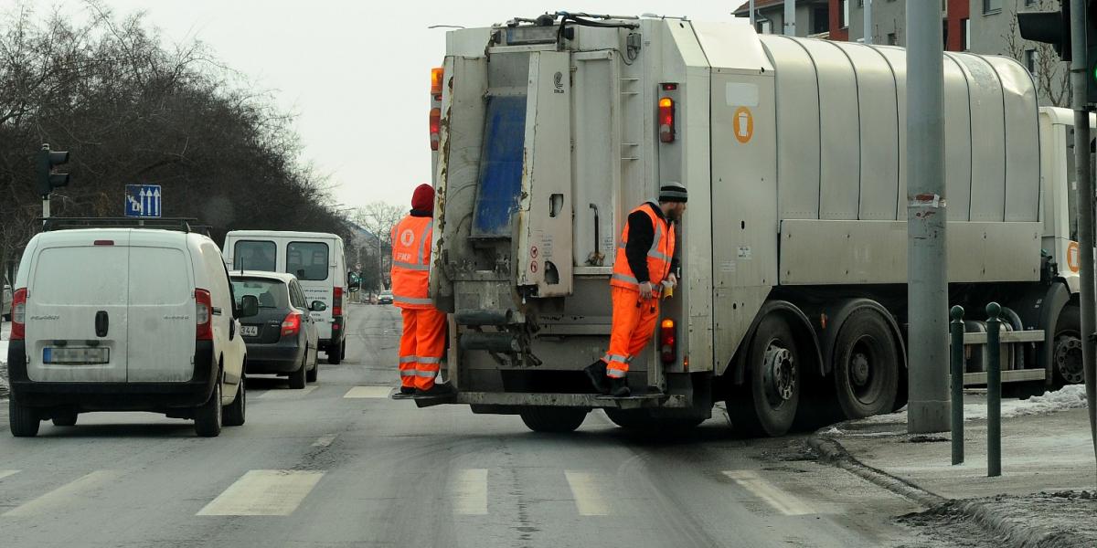 A közszolgáltató cégeknél a legsürgetőbb a bérrendezés, mert az elvándorlás, sztrájk súlyos helyzeteket idézhet elő FOTÓ: VAJDA 