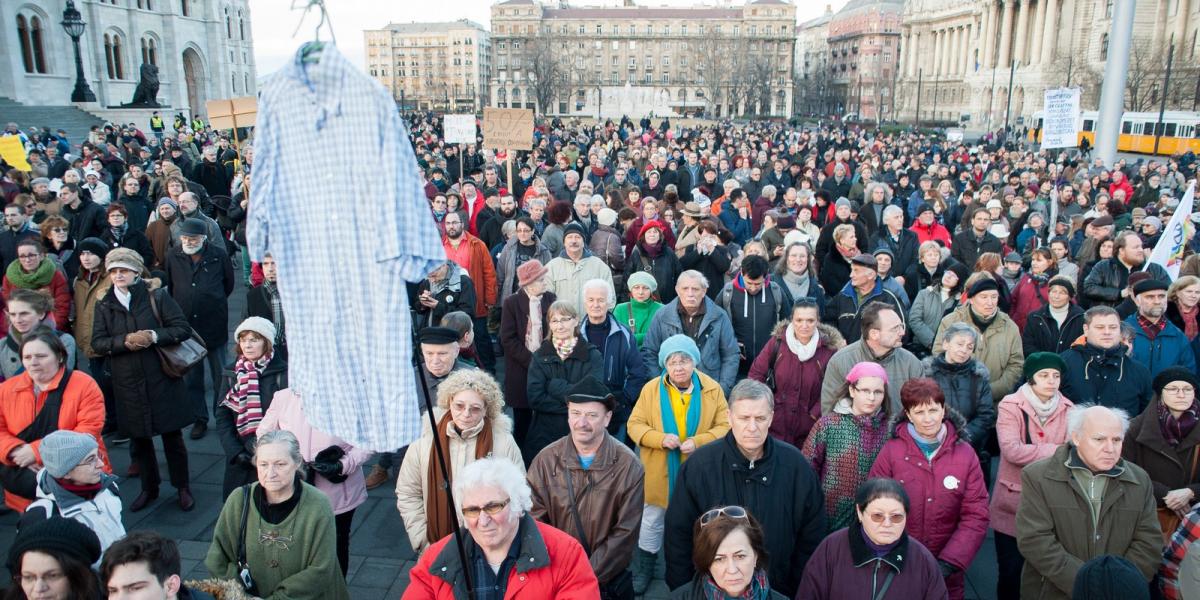 Tiltakozók a Kossuth téren FOTÓ: MOLNÁR ÁDÁM