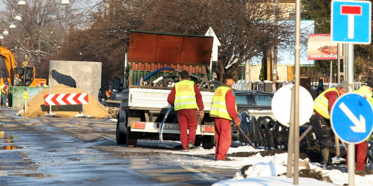 Belterületi utakra megy a rokkantak pénze FOTÓ: SZALMÁS PÉTER