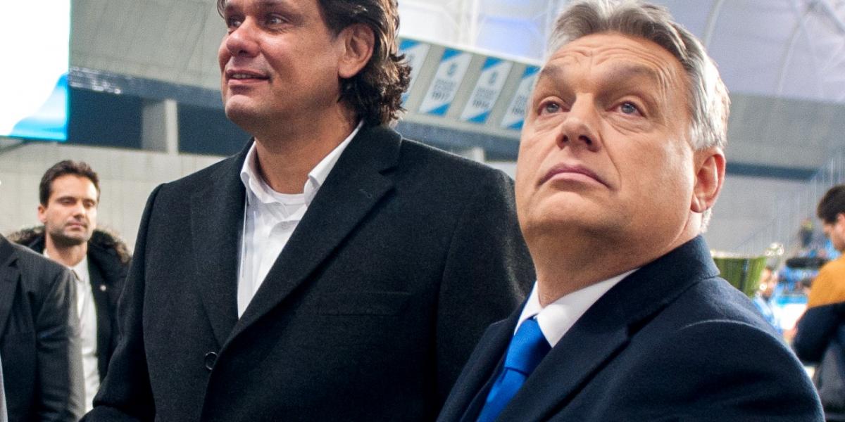 Orbán Viktor itt Deutsch Tamással  az új Hidegkuti Nándor Stadion megnyitóünnepségén 2016 októberében - A háttérben befigyel Hav