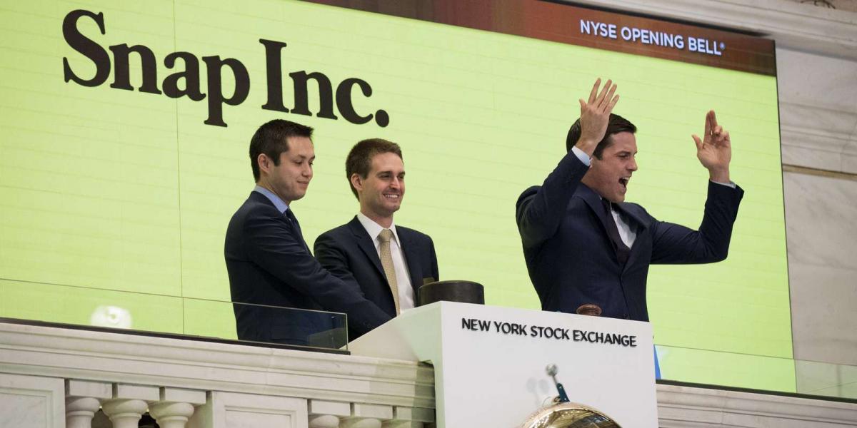 Bobby Murphy, a Snap Inc. műszaki vezérigazgatója, Evan Spiegel vezérigazgató és Thomas Farley, a New York-i tőzsde elnöke az el