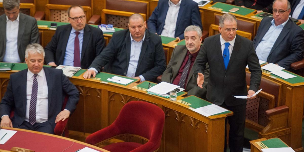 Kósa Lajos Fidesz-frakcióvezető és társai egészen eszement retorikába csaptak át FOTÓ: MOLNÁR ÁDÁM