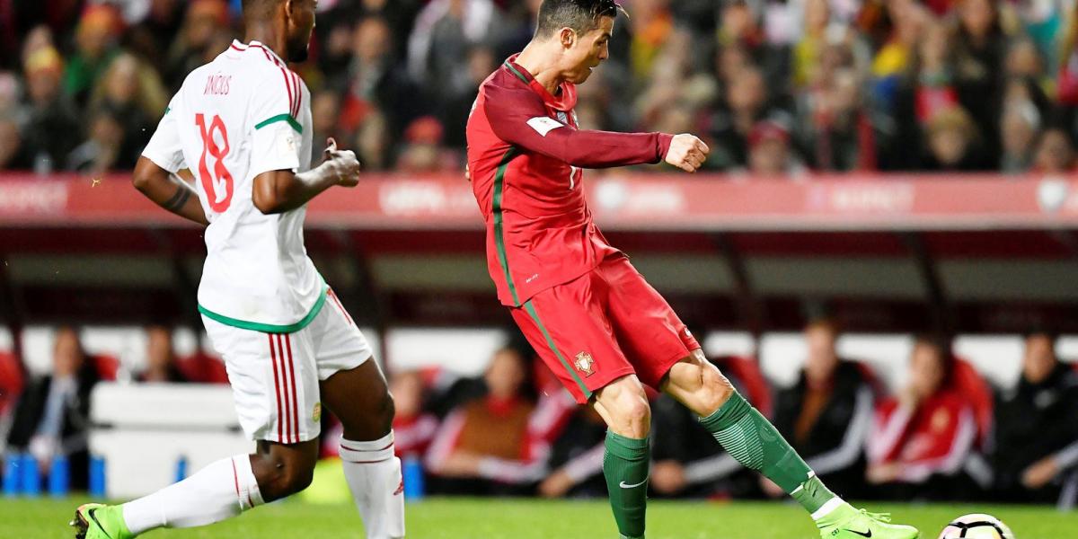 A magyar válogatottban bemutatkozó Vinícius (fehérben) látta a legközelebbről, ahogy Ronaldo a kapuba talál FOTÓ: MTI/ILLYÉS TIB