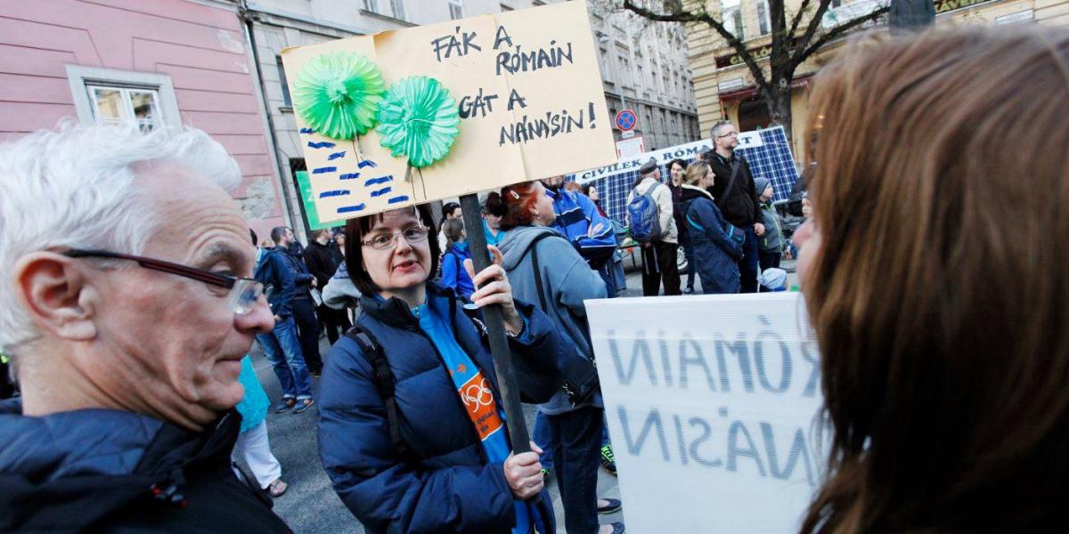 Hiába tüntettek - A Maradjanak a FÁK a Rómain csoport demonstrációja március 27-én - Forrás: Facebook 