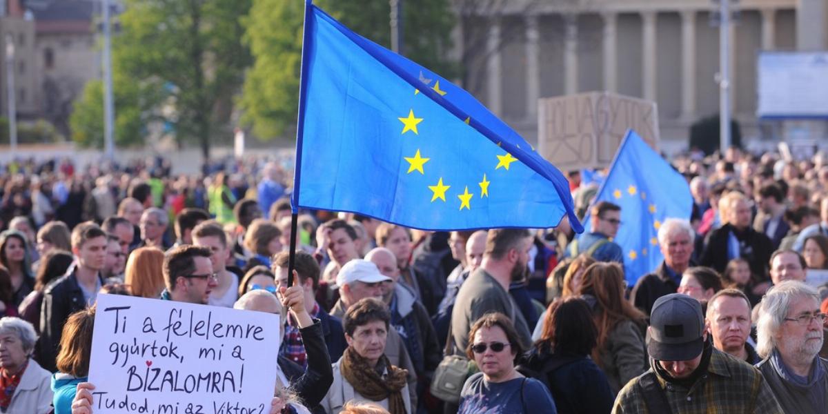 A Hősök Vétója elnevezésű tüntetés a civil szervezetek megbélyegzése és a lex CEU ellen a Hősök terén FOTÓ: Tóth Gergő