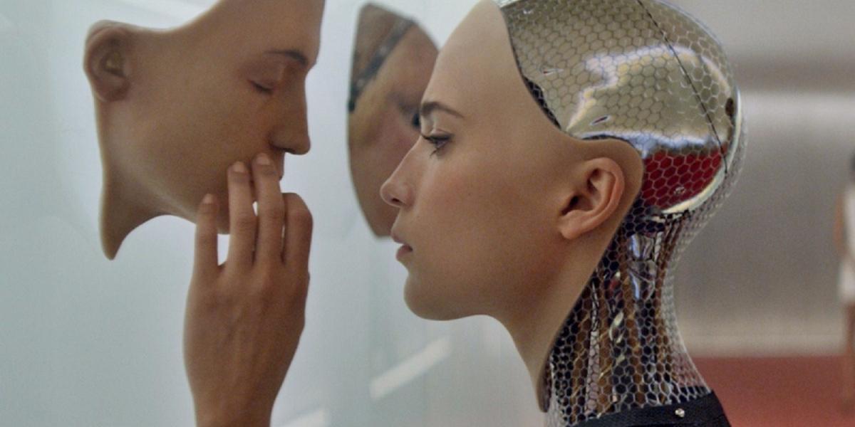 Alex Garland Ex Machina című filmjében egy android is szerepel.