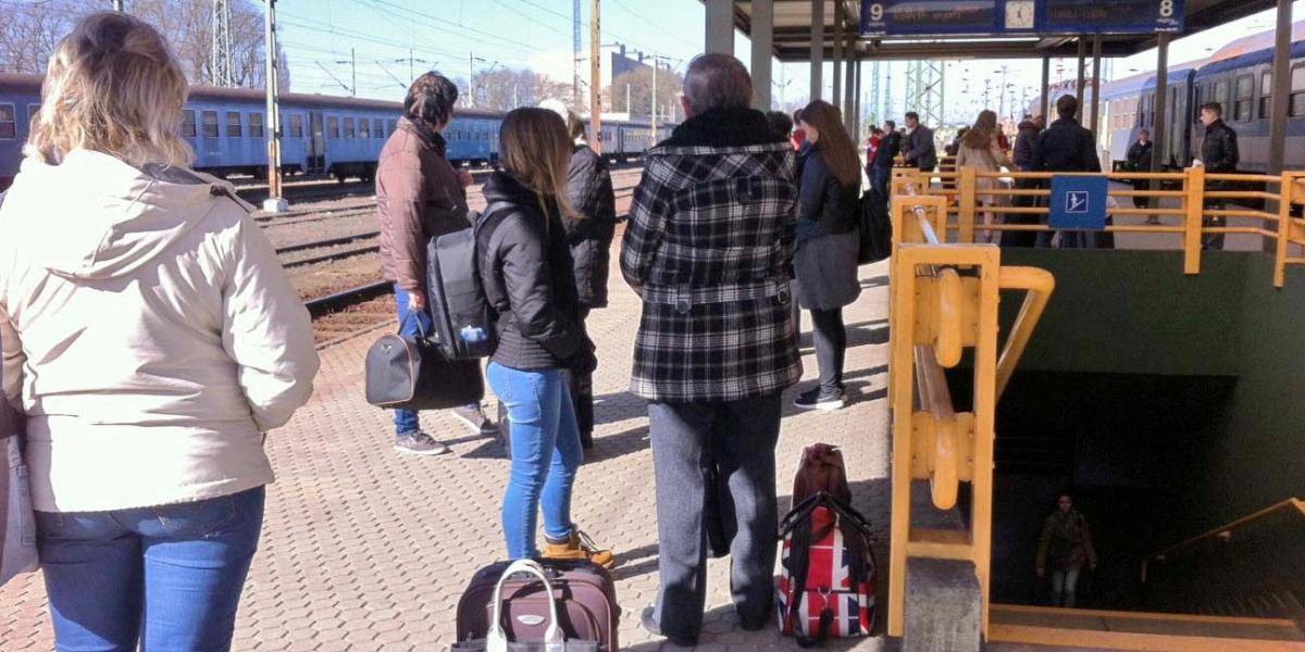 Sokan vannak, akik naponta több száz kilométert is kénytelenek utazni otthonuk és munkahelyük között A SZERZŐ FELVÉTELE