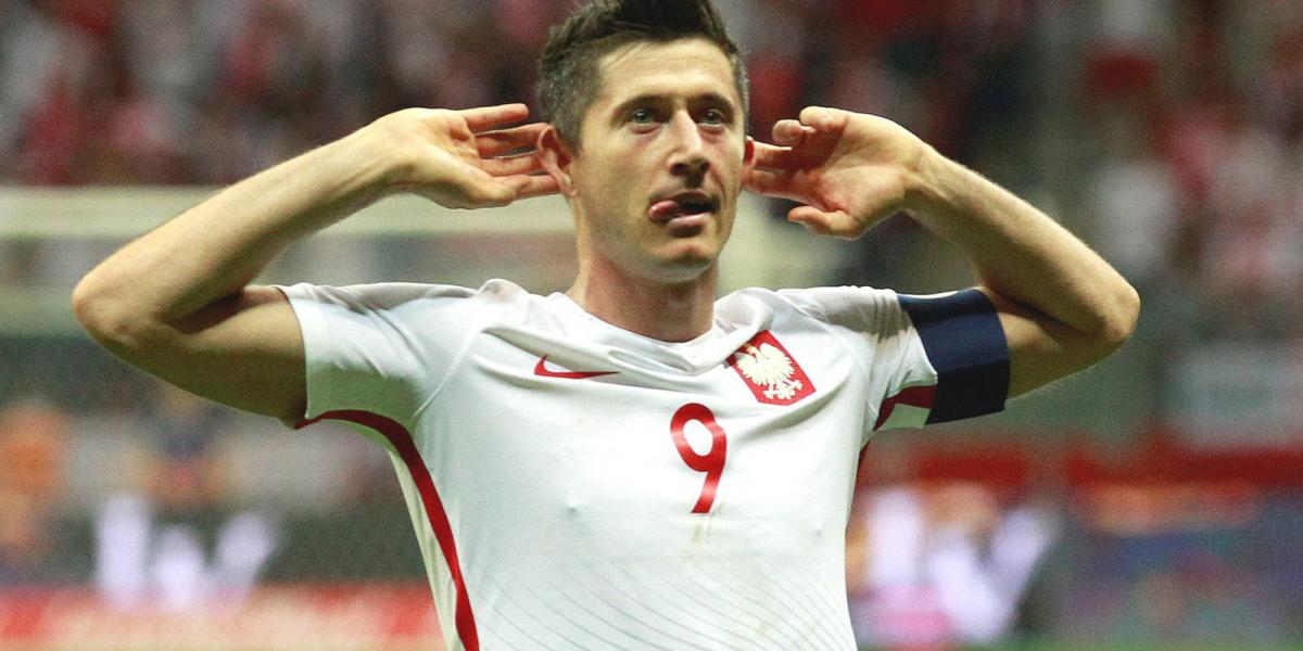 Robert Lewandowski mesterhármast ünnepelhetett FOTÓ: REUTERS/KACPER PEMPEL