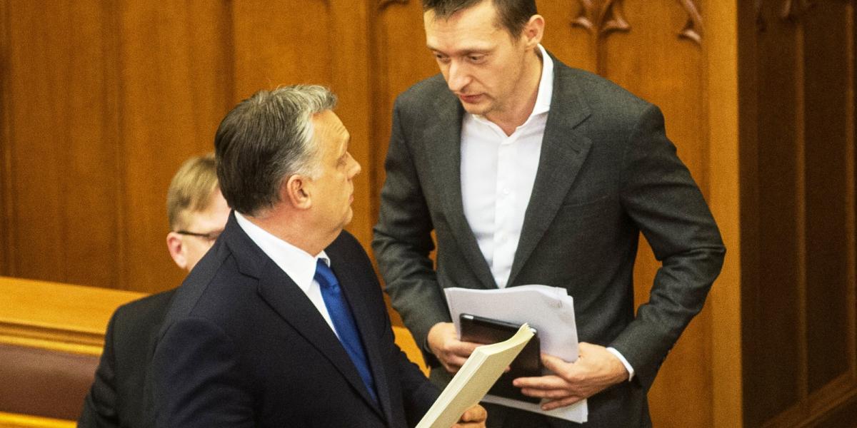 Rogán Antal Orbánnal társalog az Országgyűlés korábbi ülésén FOTÓ: Tóth Gergő