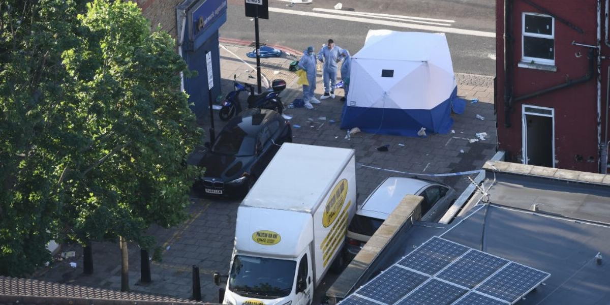 Helyszínelők Finsbury Park közelében, ahol a merénylet történt. Fotó: Carl Court / Getty Images)