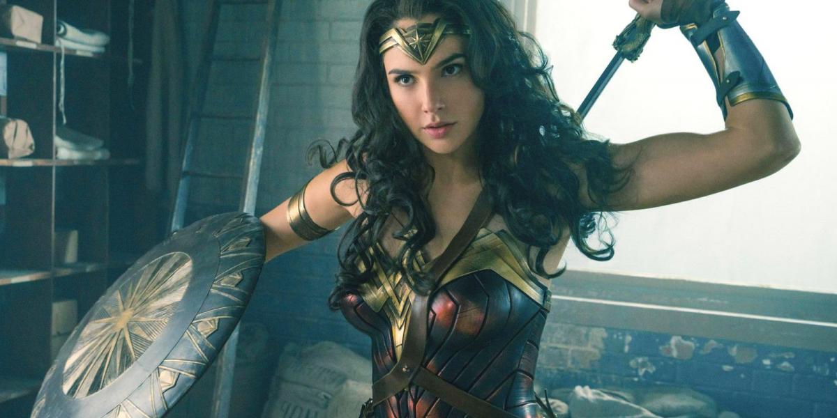 Gal Gadot izraeli színésznő a legújabb képregényadaptáció, a Wonder Woman egyik jelenetében Forrás: DC Comics
