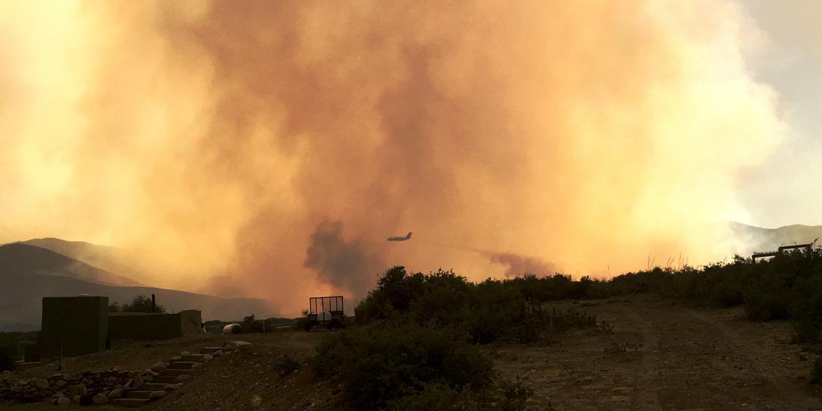 Tűz a Bradshaw hegység peremén Arizonában június 27-én, 2017 - Fotó: Mark Feeney/AFP 