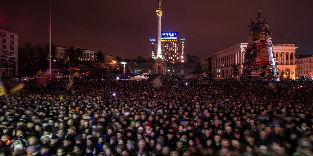 Ismét hatalmas tömeg gyűlt össze a kijevi Majdanon (Függetlenség tér), ahol az egységkormány tagjait jelentették be FOTÓ: BIELIK