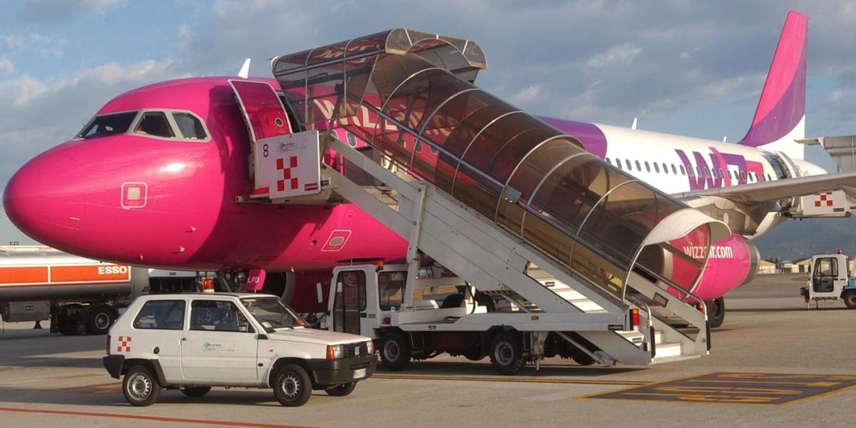A Wizz Air egyik Airbus A320-asa. Nagyobbakra cserélik őket. Fotó: Facebook
