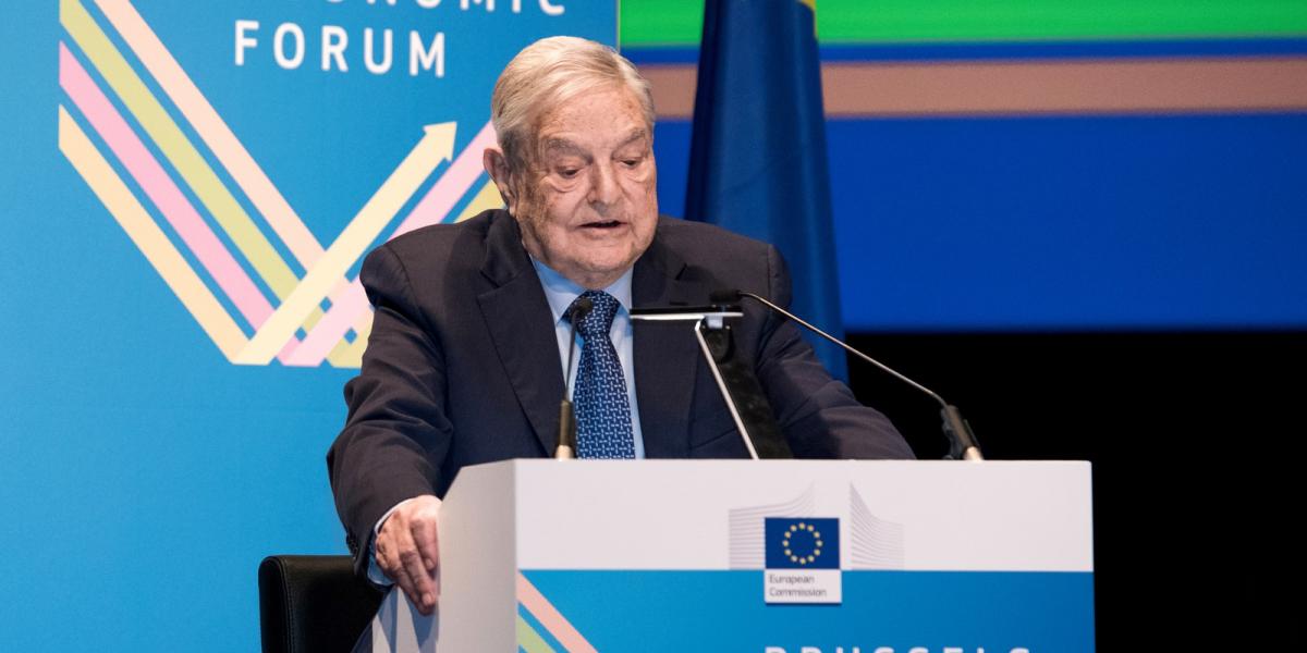 A fő ellenség Soros a másik fő ellenség főhadiszállásán Brüsszelben. FOTÓ: Európai Bizottság