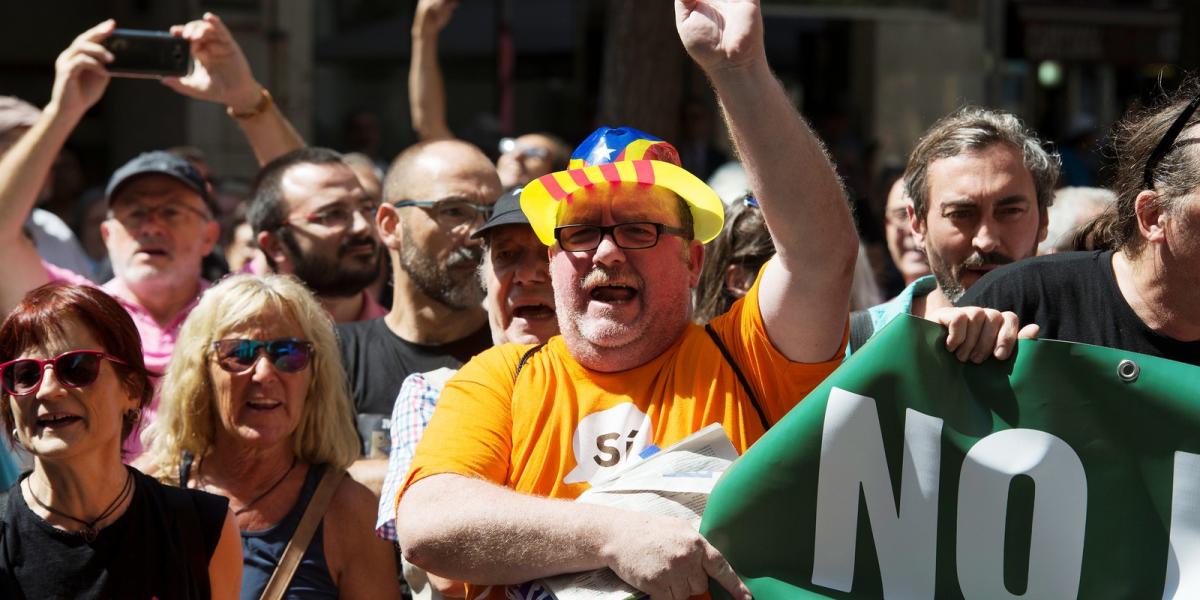 Függetlenségpárti tüntetők egy barcelonai demonstráción. A felmérések szerint kevesebben vannak FOTÓ: AFP/JOSEP LAGO