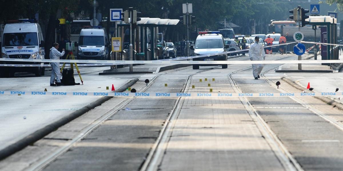 Helyszínelés a robbantás után. FOTÓ: Molnár Ádám