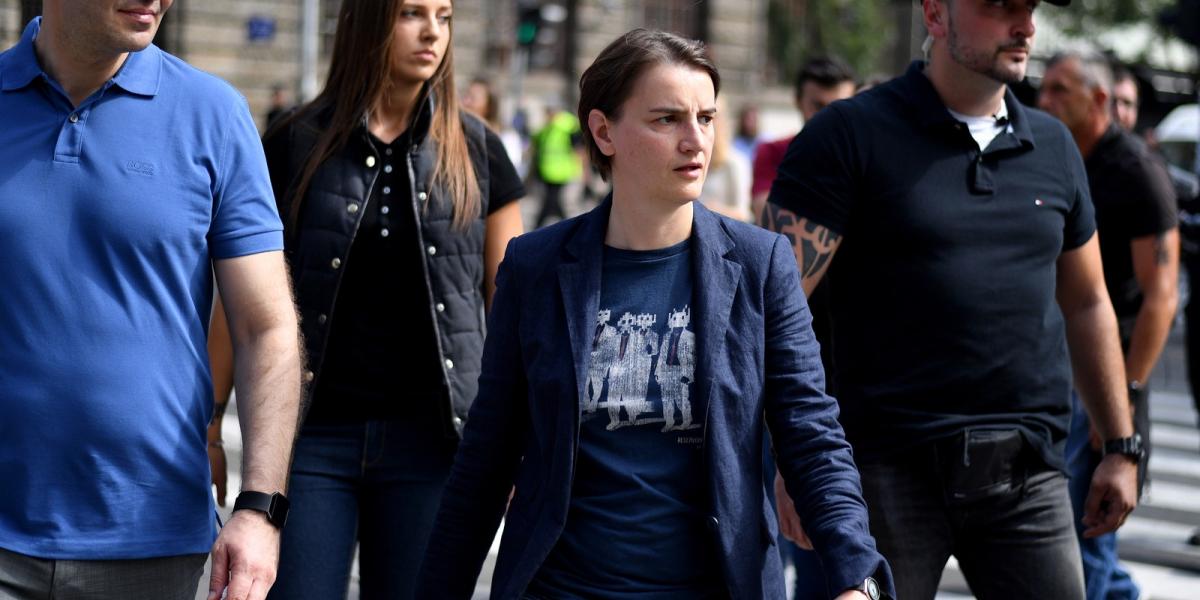 Ana Brnabic a menet élén - Fotó: ANDREJ ISAKOVIC / AFP