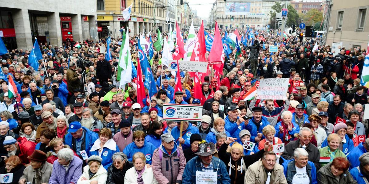 A tavaly október 23-i közös ellenzéki tüntetés a Blaha Lujza téren FOTÓ: Molnár Ádám