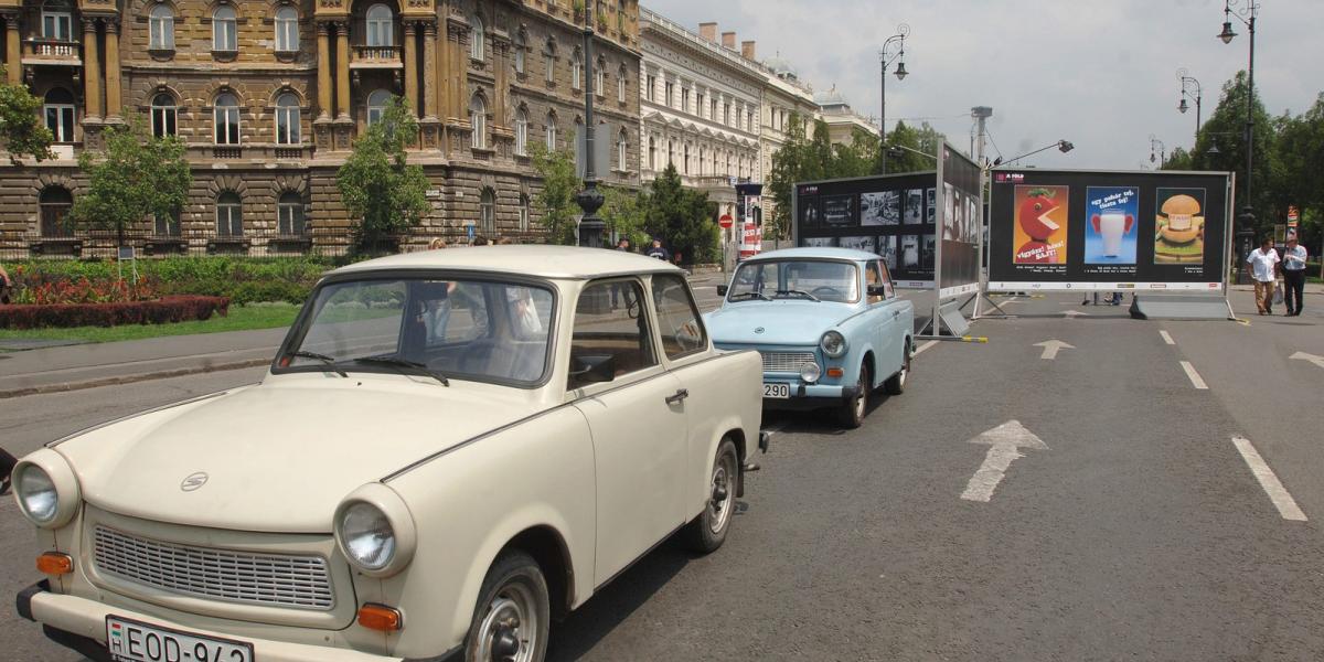 Noha egy Trabant több százszor annyi káros anyagot bocsát ki, mint egy mai autó, mivel alig használják ezeket a járműveket, az á