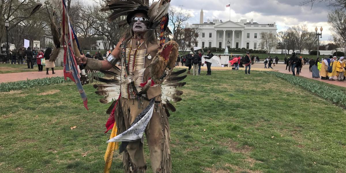 Az indiánok a washingtoni Fehér Házig is elmentek az olajvezeték
ellen tiltakozni. FOTÓ: DANIEL SLIM/AFP