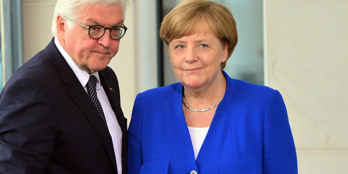 ÚJRATERVEZÉS - Angela Merkel volt külügyminiszterével, Steinmeier elnökkel közösen győzködi a szociáldemokratákat FOTÓ: AFP/MAUR