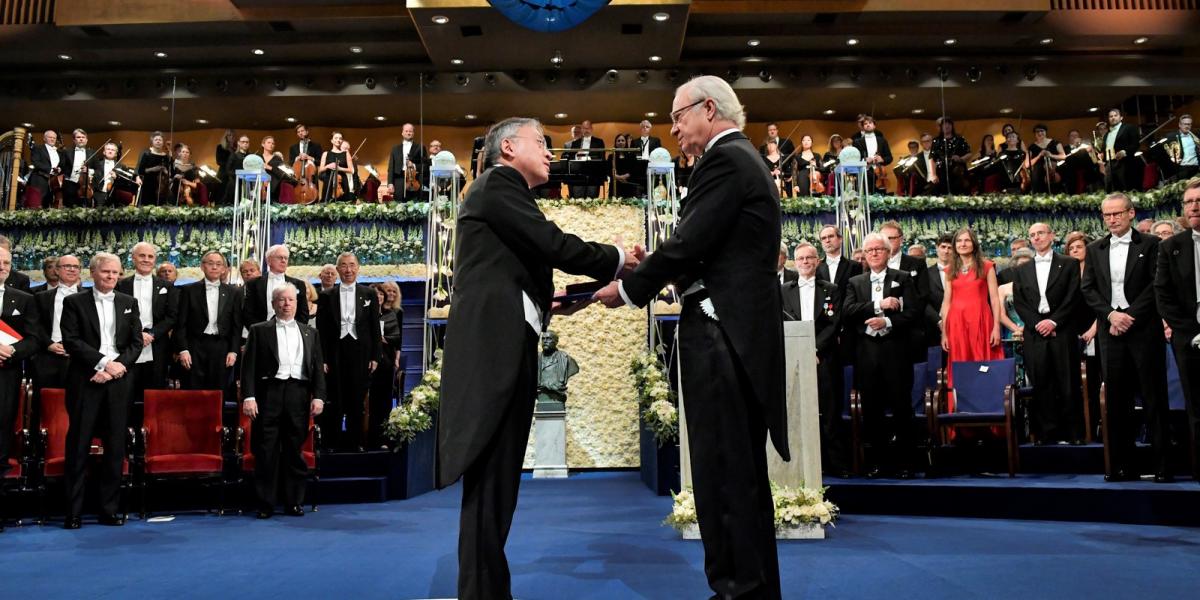 Kazuo Ishiguro átveszi az irodalmi Nobel-díjat Fotó: AFP/TT News Agency/Jonas Ekströmer