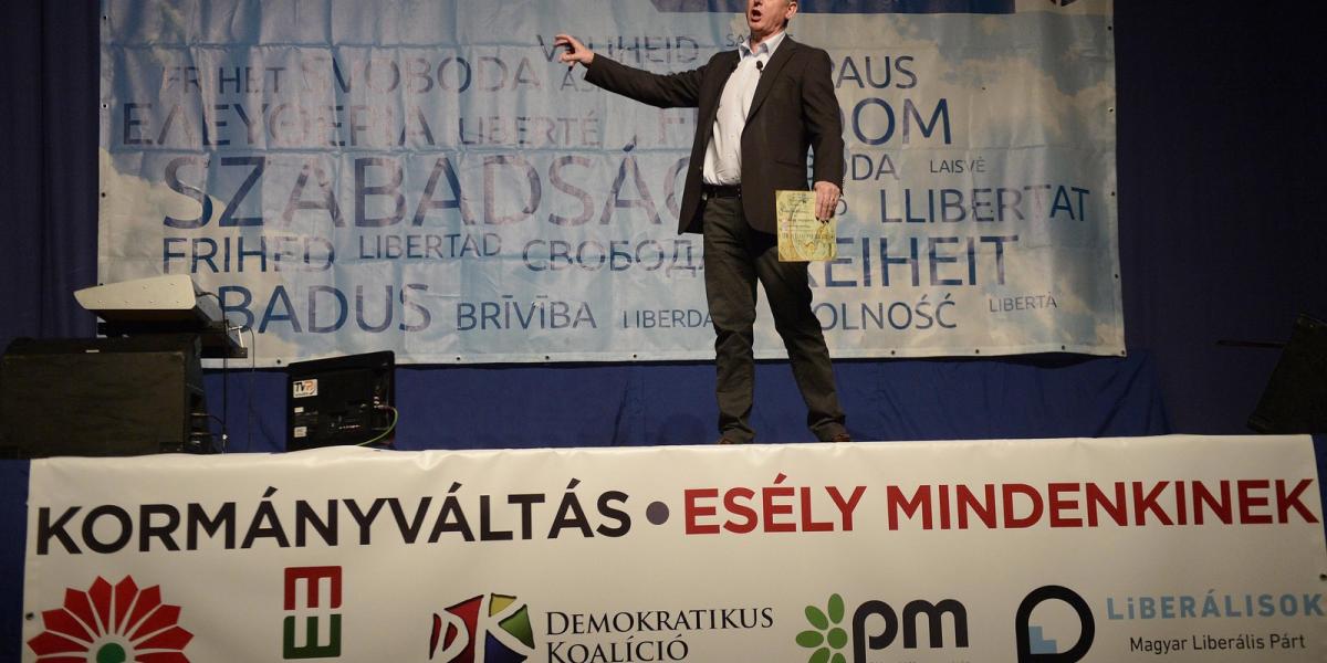 Gyurcsány Ferenc, a Demokratikus Koalíció (DK) elnöke beszél pártja kampányrendezvényén a budapesti Syma rendezvénycsarnokban 20