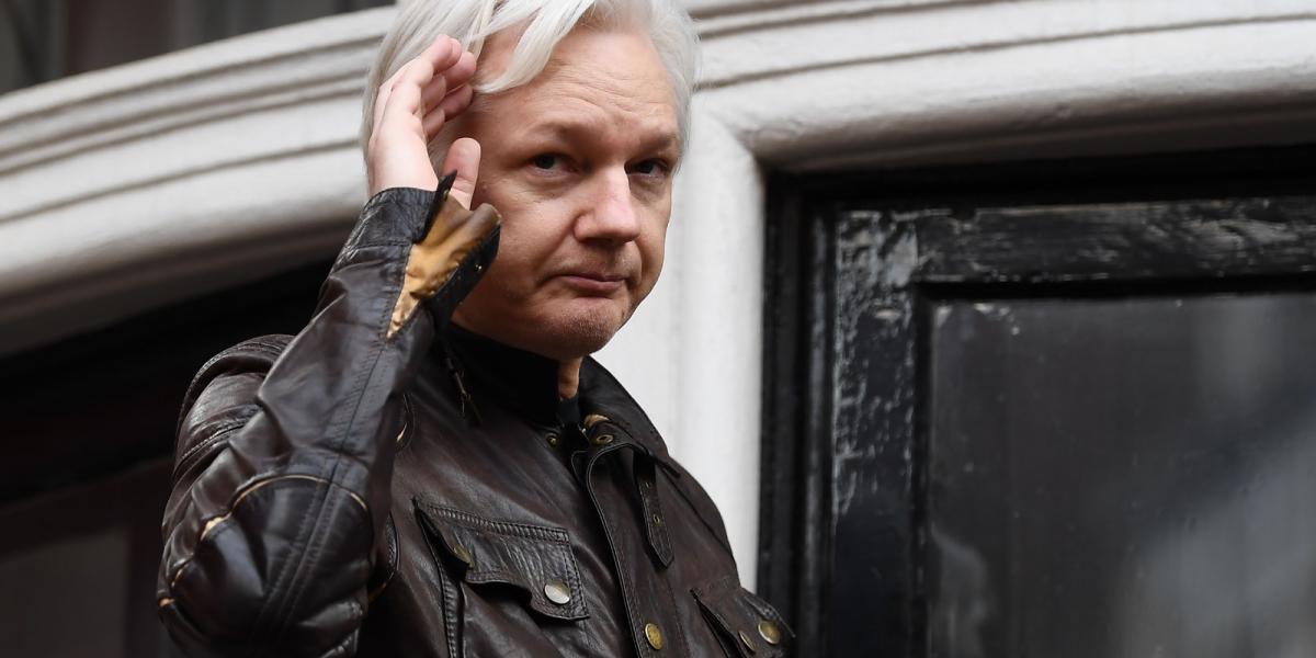 Assange Ecuador londoni nagykövetségén - AFP fotók