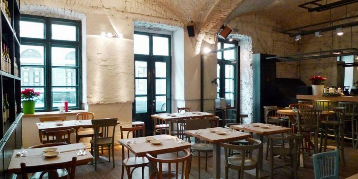 Laza, oldott hangulatú hely, kísérletező konyhával FORRÁS: MÁK BISTRO