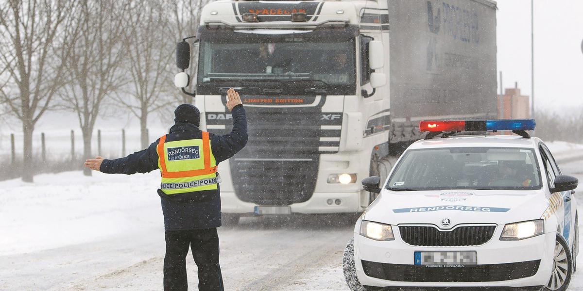 Kedden kora délután feloldották a horvát–magyar határon a kamionstopot Fotó: MTI/Varga György