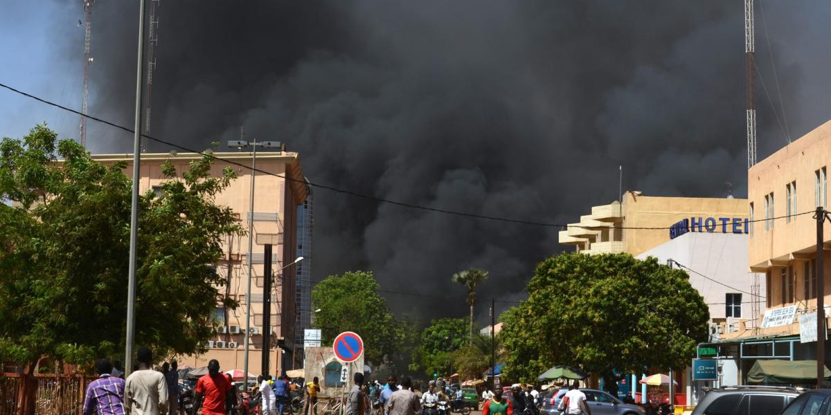 Ouagadougou, a támadás idején. Fotó: Ahmed OUOBA / AFP 