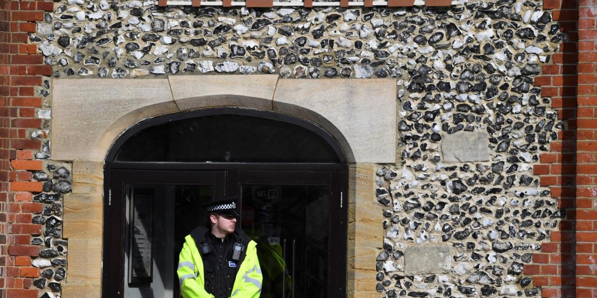 Rendőrségi lezárás egy, Skripal megmérgezésével összefüggésbe került helyszínen, Sailsbury. Fotó: Chris J Ratcliffe / AFP