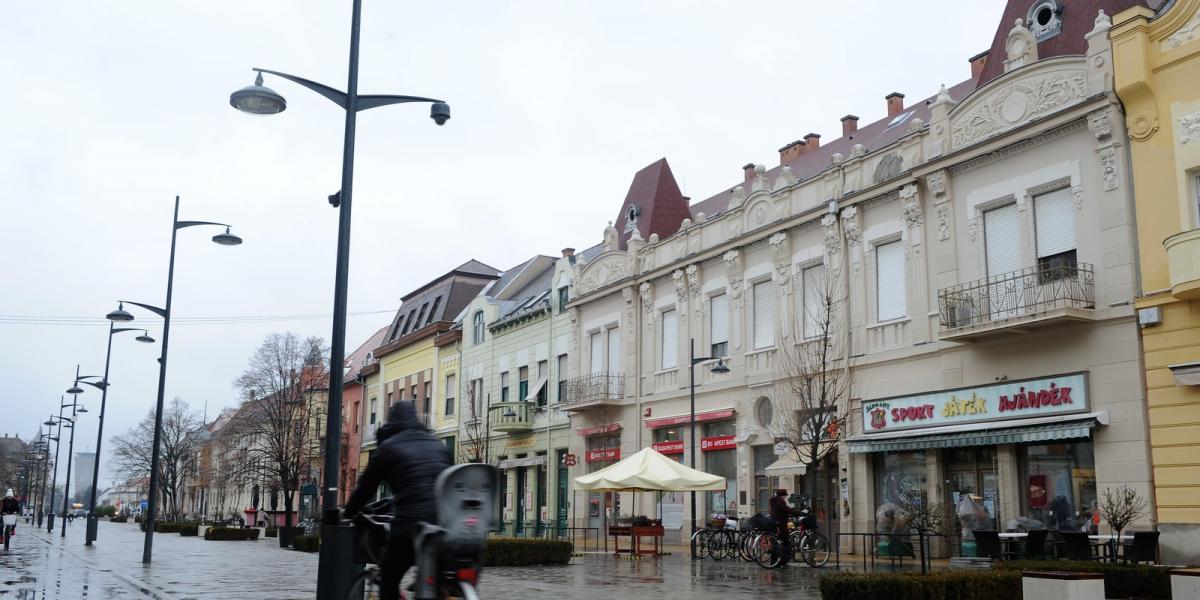 "Tiborcz-lámpák" Hódmezővásárhelyen - Fotó: Molnár Ádám