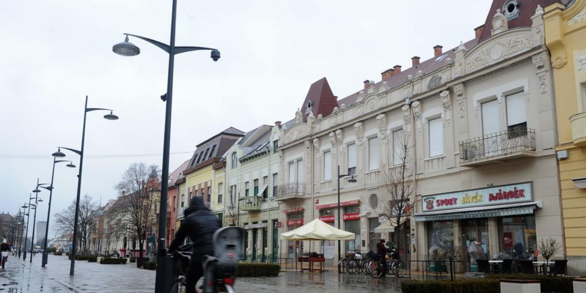 "Tiborcz-lámpák" Hódmezővásárhelyen. Fotó: Molnár Ádám