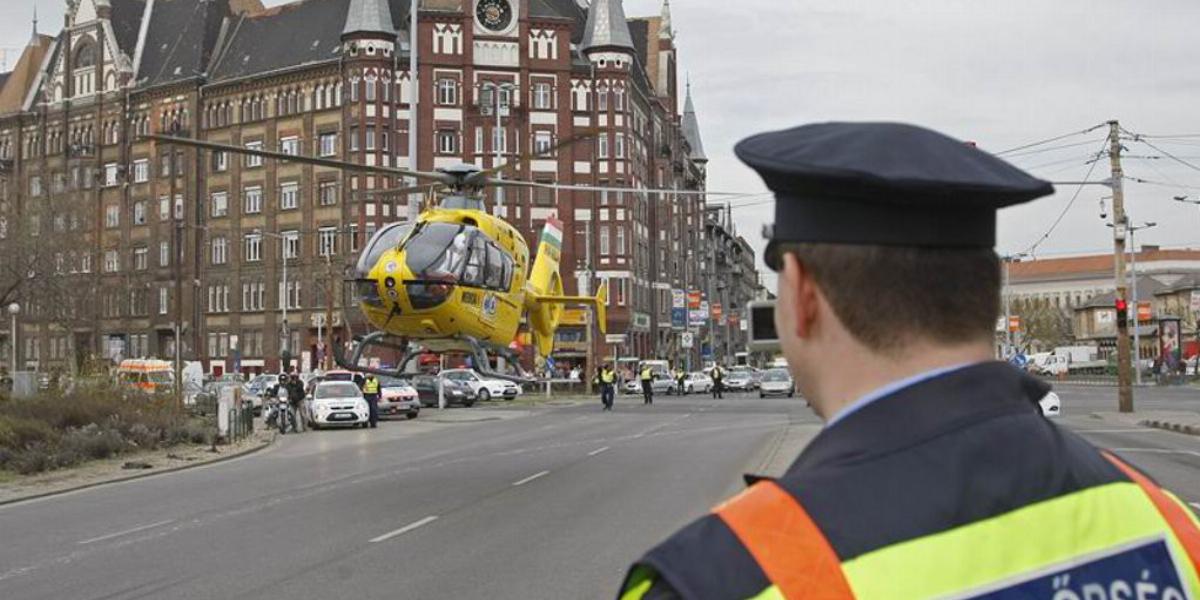 Mentőhelikopter egy budapesti baleset helyszínén FOTÓ: VAJDA JÓZSEF