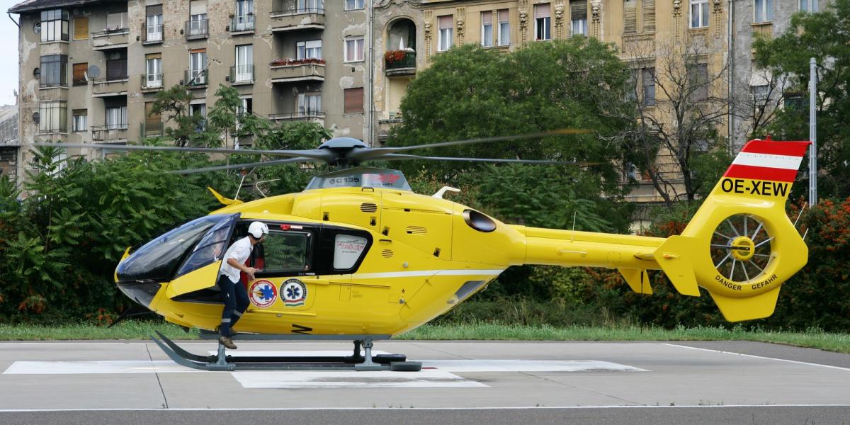 Az Orbán-kormány közbeszerzés nélkül vett használt mentőhelikoptereket - Népszava fotó
