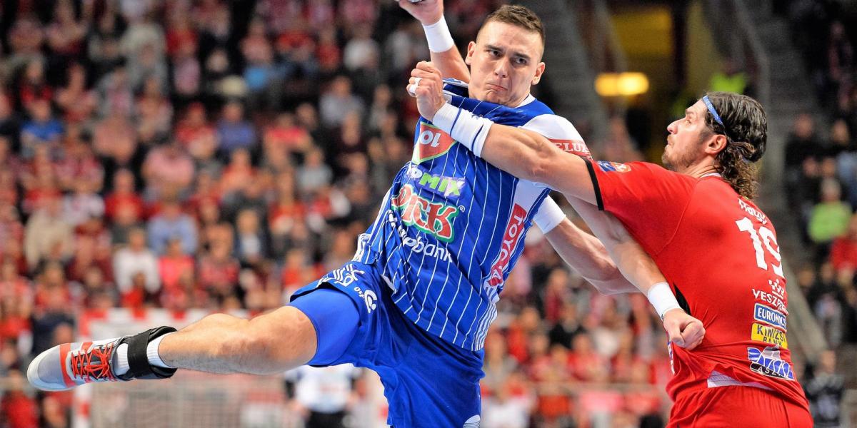 A szegedi Bodó Richárd (b) és a veszprémi Nagy László a férfi kézilabda NB I Telekom Veszprém - MOL-Pick Szeged mérkőzésén a Ves