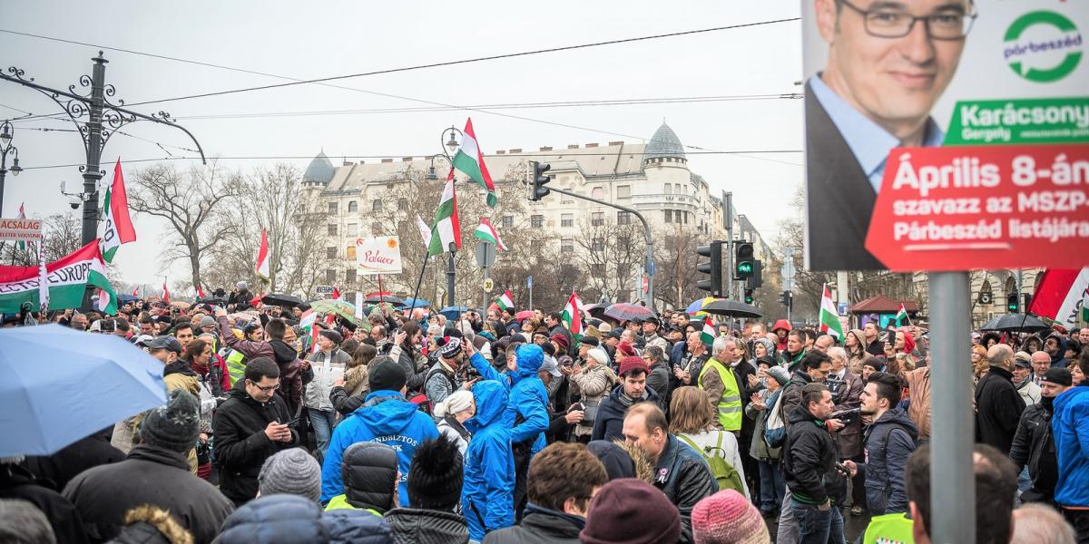 MOZGÓSÍTÁS - Sok ezren voltak a Békemeneten, de a látszat csal: a Fidesz-szavazók tábora szűkül Fotó: Draskovics Ádám