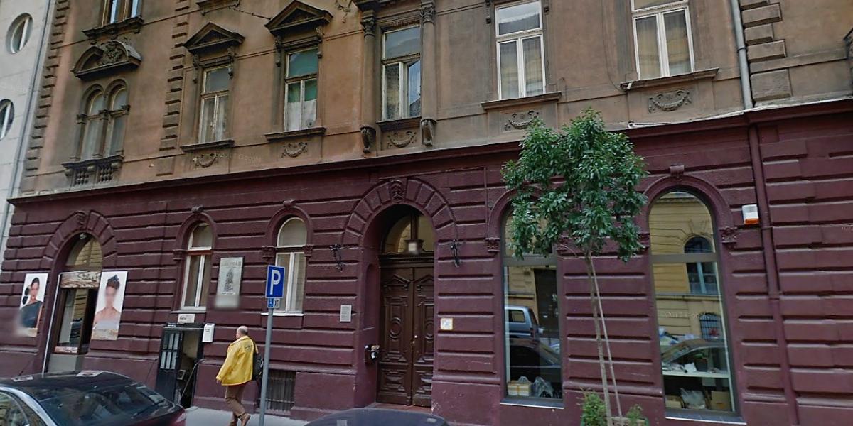 A rejtélyes - vagy nem is annyira - Szinyei Merse utca tíz ( Google Street View)