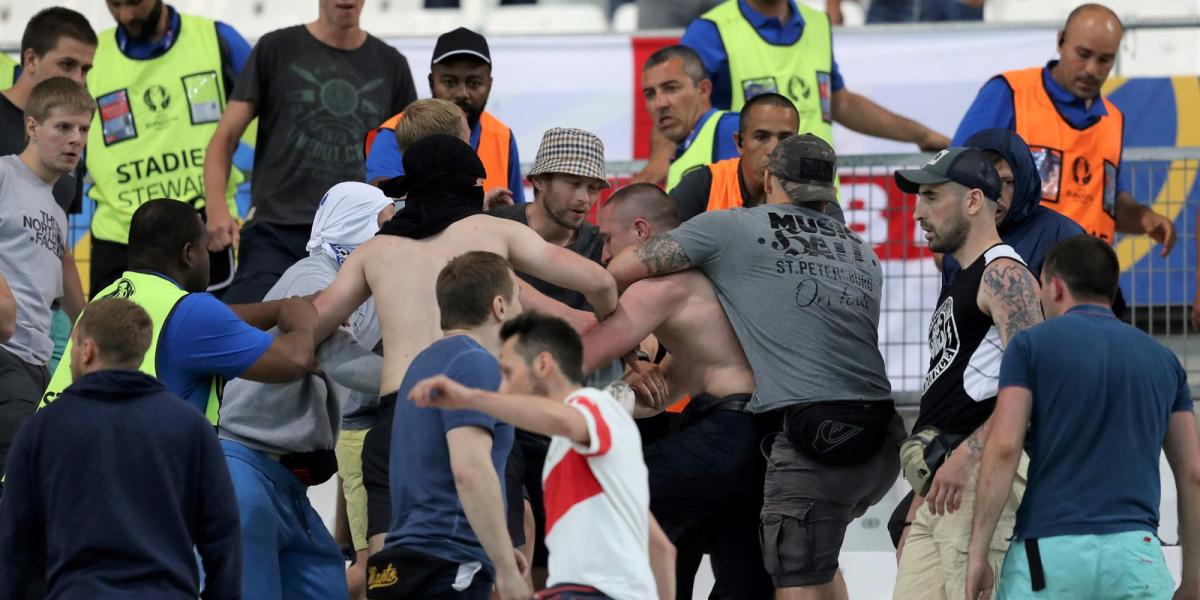 Két éve a stadionban is összecsaptak az angolok és az oroszok Fotó: AFP/Valery Hache