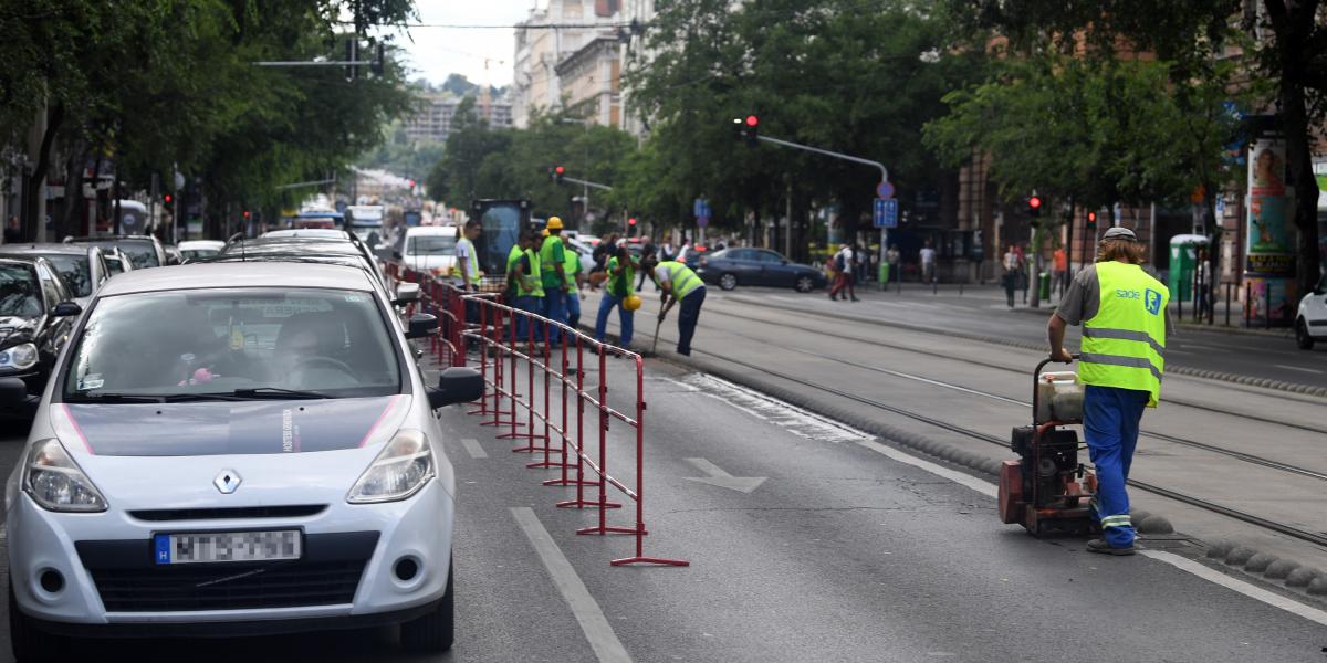 Jobb elkerülni a Szent István körutat - Fotó: Szalmás Péter