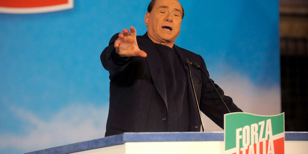 Berlusconi nem tágít - Fotó: Gettyimages