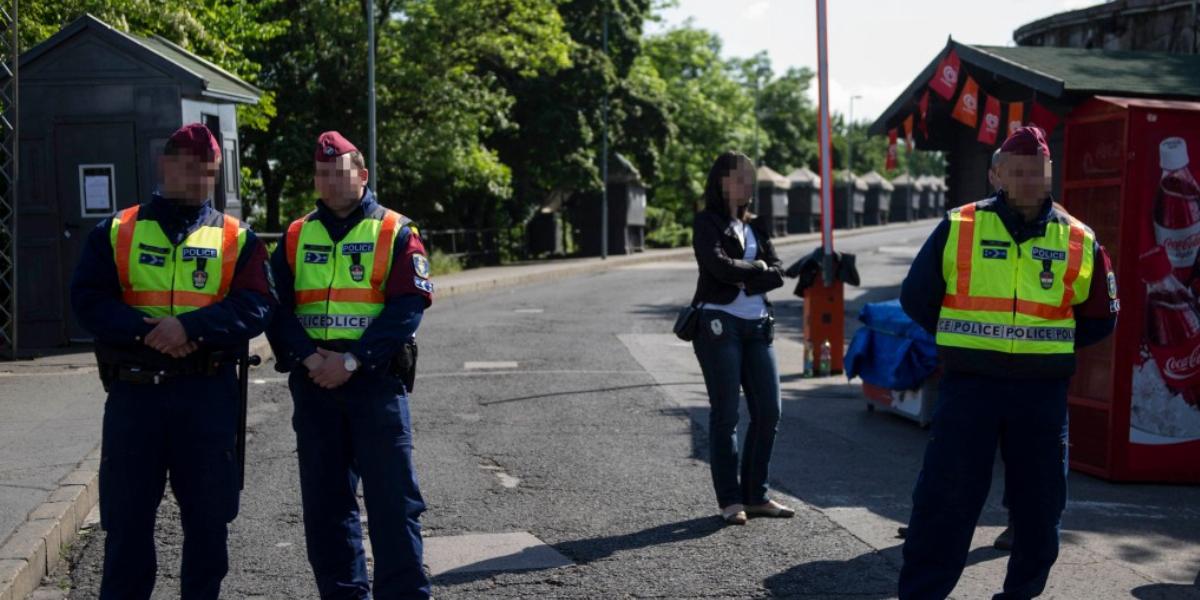 Turisták helyett rendőrök FOTÓ: BIELIK ISTVÁN